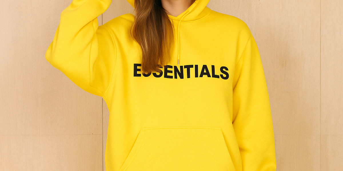Essentials Tracksuit 2025: The Streetwear Uniform Everyone Wants