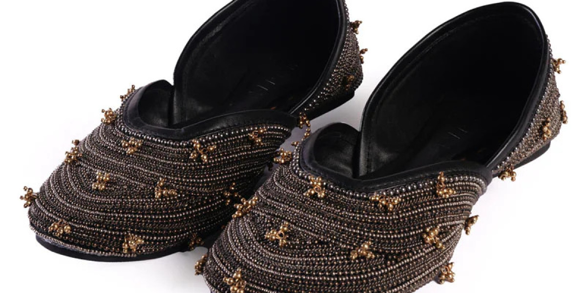 Juti for Women: Tradition, Fashion, and Comfort Combined