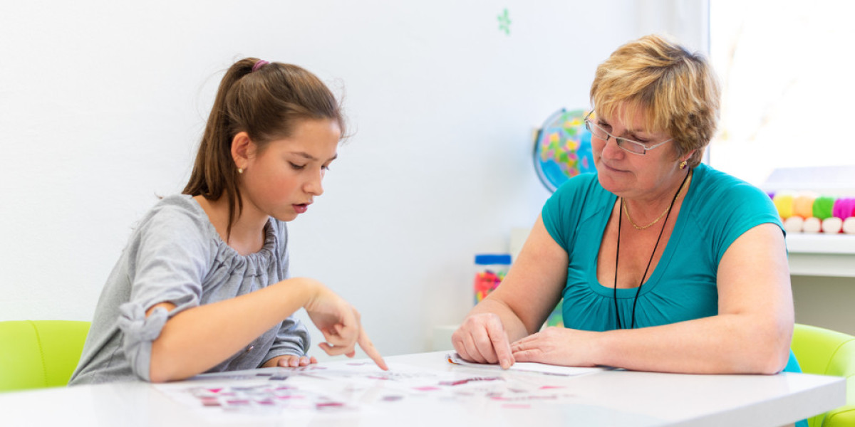 The Role of Psychotherapists in Toronto in Trauma-Informed Counselling | Safe Healing Spaces