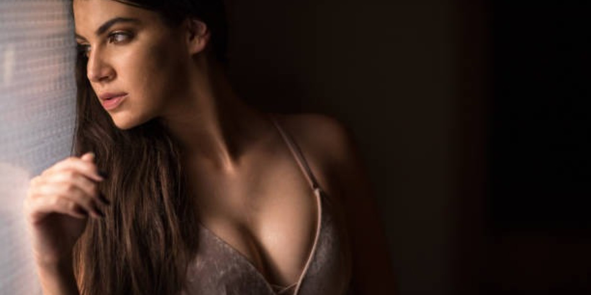 Moody and Dramatic — Exploring Dark Boudoir Photography