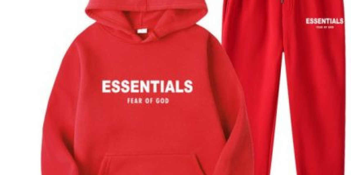 Essential Clothing USA: Embracing Minimalist Streetwear Styles