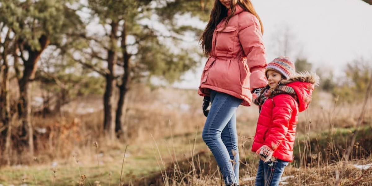 How a Professional Aspen Babysitter Helps Families Enjoy Stress-Free Vacations