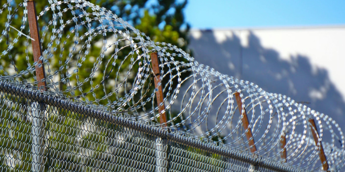 Key Benefits of Security Fencing for Modern Properties